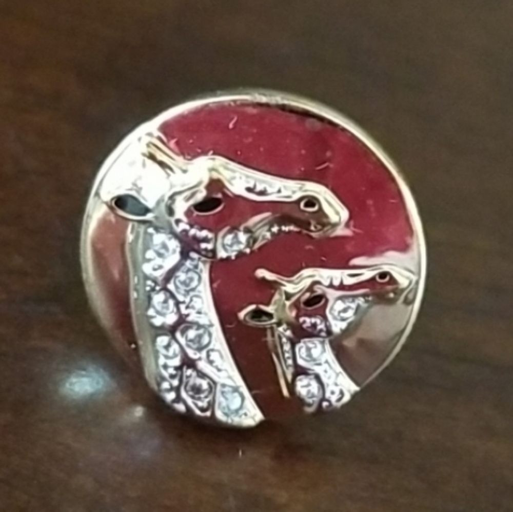 Swarovski giraffe pin